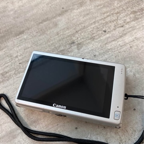 Canon PowerShot ELPH 320 HS Touchscreen Shooting 16.1 Megapixel Digital Camera - Picture 2 of 6